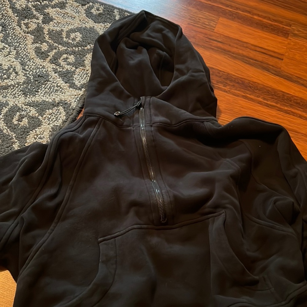 LuluLemon scuba size M/L..